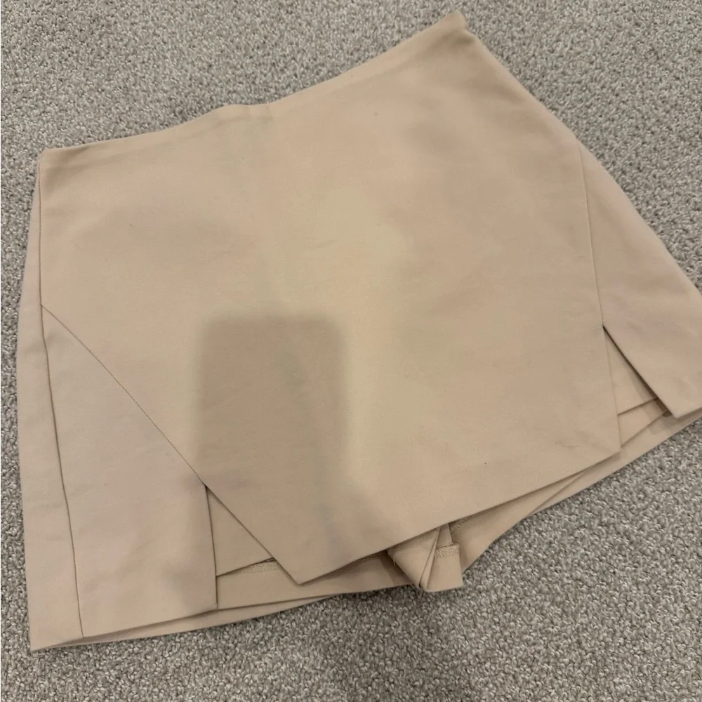 Tan skort 🤍 - Picture 5 of 9